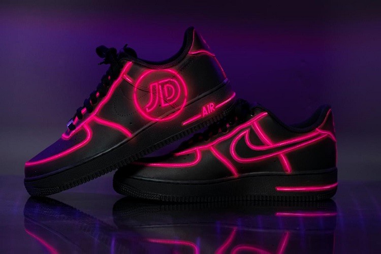 <p><font size="1">@JD Sports Spain 400K Custom by Arnau Caballero _ Sneakers Paint Neon</font></p>